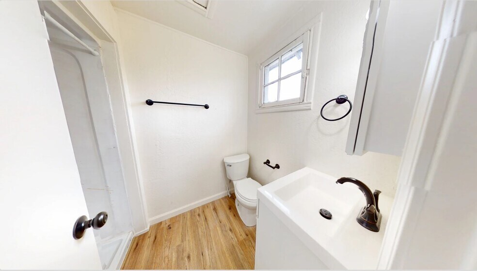 More Photos Of 2715 Twin View Blvd, Shasta Lake Multifamily For Sale