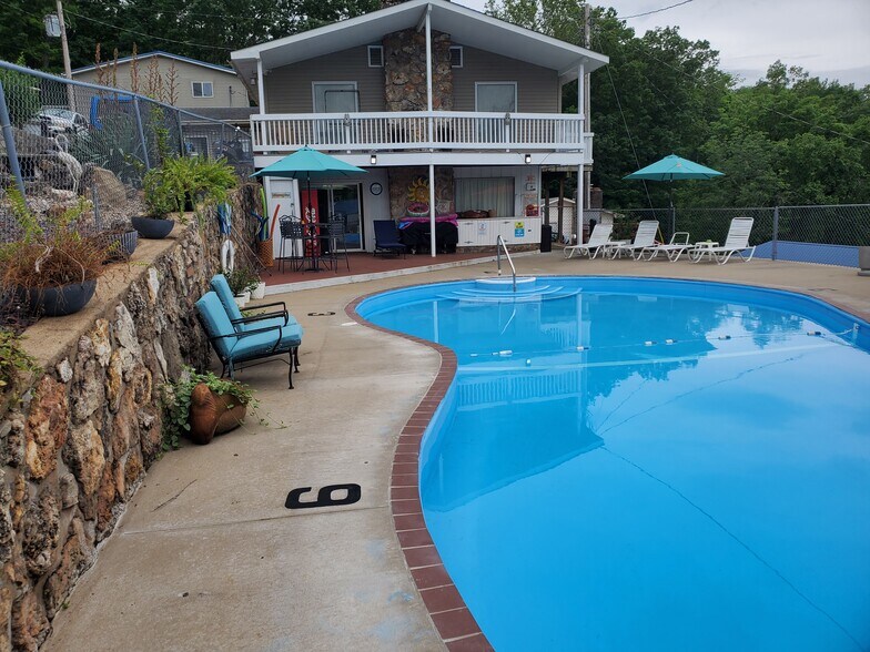 More Photos Of 91 Breeze Dr, Camdenton Hotel For Sale