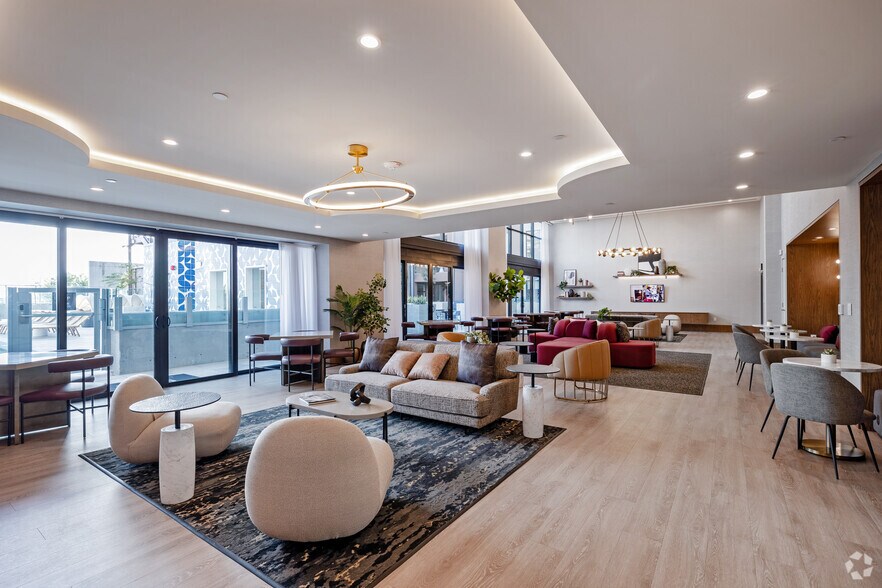 More Photos Of 6933 Santa Monica Blvd, Los Angeles Apartments For Lease