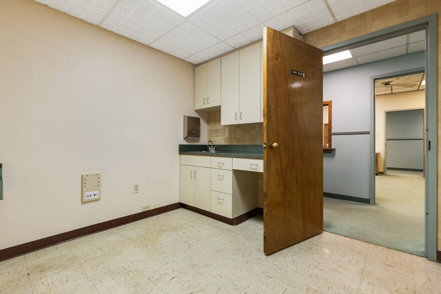More Photos Of 1405 Braden St, Jacksonville Medical For Sale