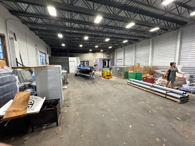 More Photos Of 1229-1255 Lakeland Ave, Bohemia Warehouse For Lease