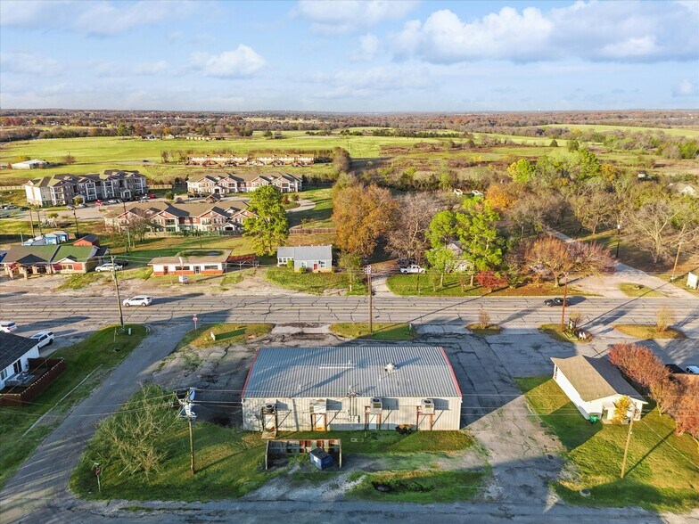 More Photos Of 317 W FM 120, Pottsboro General Retail For Sale