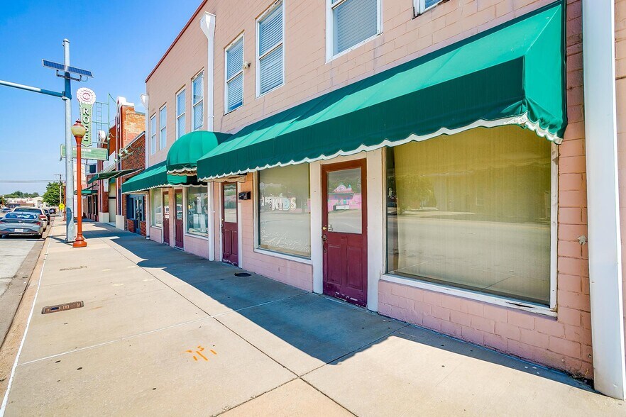 More Photos Of 1434 N Main St, Fort Worth Storefront Retail Office For Lease