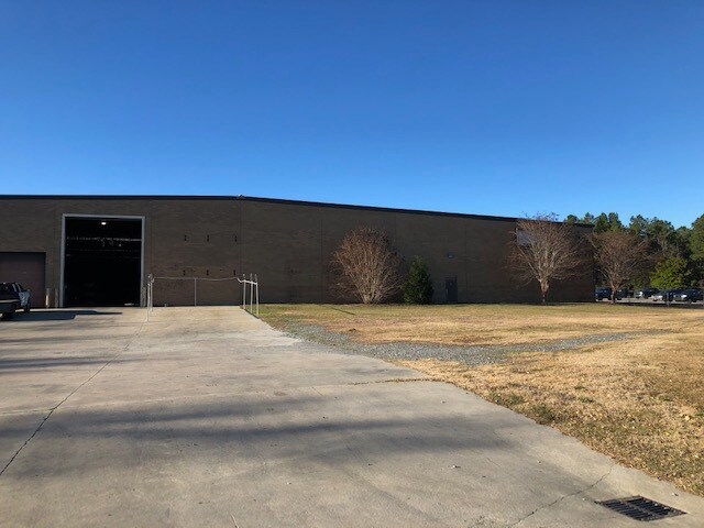More Photos Of 309 Ash St, Cochran Industrial For Sale