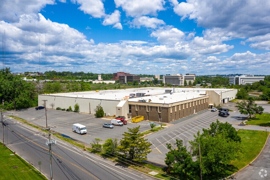 More Photos Of 1201 Valley Brook Ave, Lyndhurst Warehouse For Lease