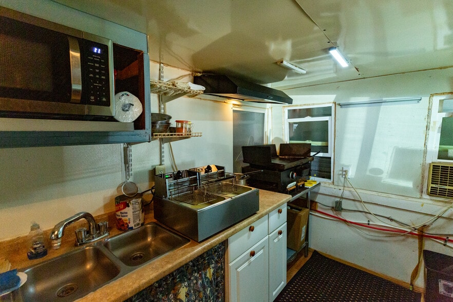 More Photos Of 331 OR-31, Paisley Restaurant For Sale