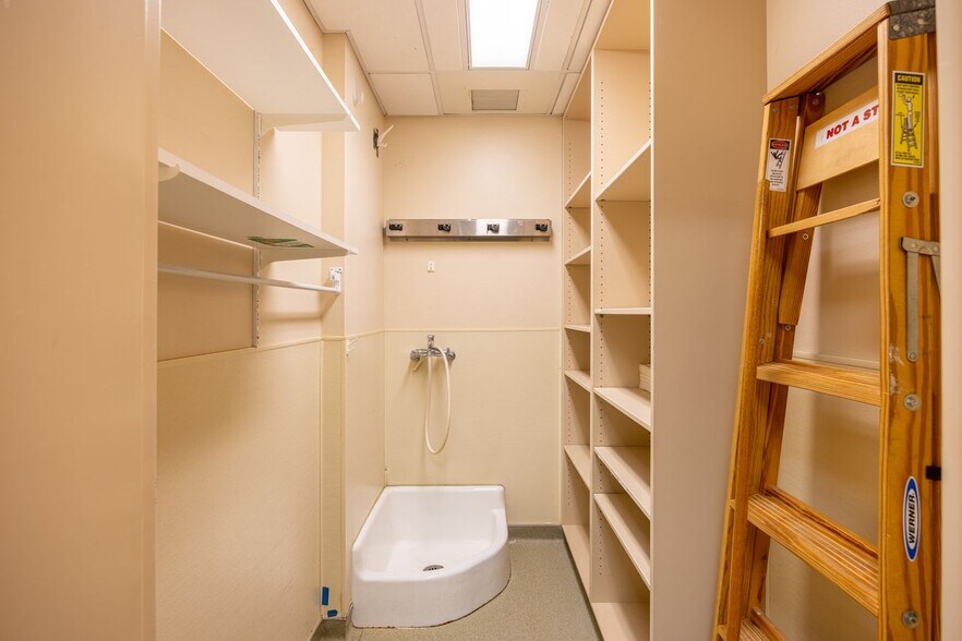 More Photos Of 811 Georgiana St, Port Angeles Medical For Sale