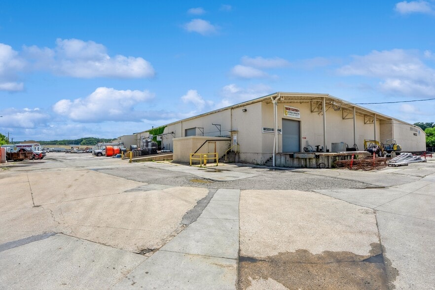 More Photos Of 2301 Fleur Dr, Des Moines Warehouse For Sale