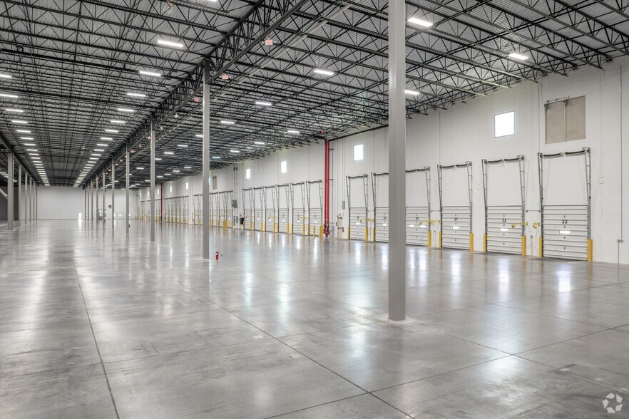 More Photos Of 198 Commercial Blvd, Blakeslee Warehouse For Lease