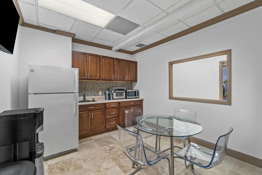 More Photos Of 3333 W Commercial Blvd, Fort Lauderdale Medical For Sale