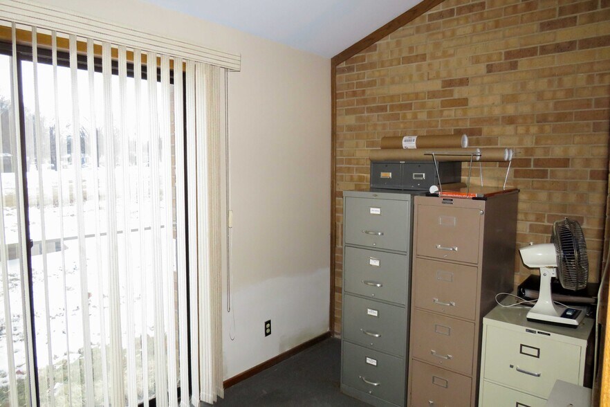 More Photos Of 1245 S Fabrique Dr, Wichita Flex For Sale