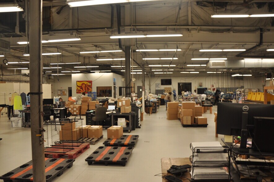 More Photos Of 917 Commerce Cir, Hanahan Warehouse For Lease