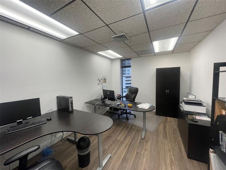 More Photos Of 2131 Hollywood Blvd, Hollywood Office Residential For Lease