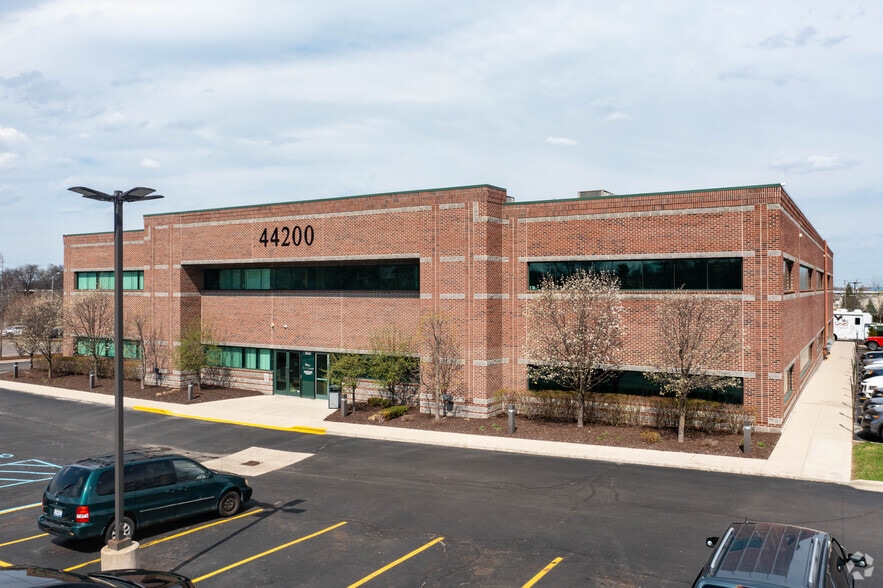 More Photos Of 44200 Woodward Ave, Pontiac Medical For Sale