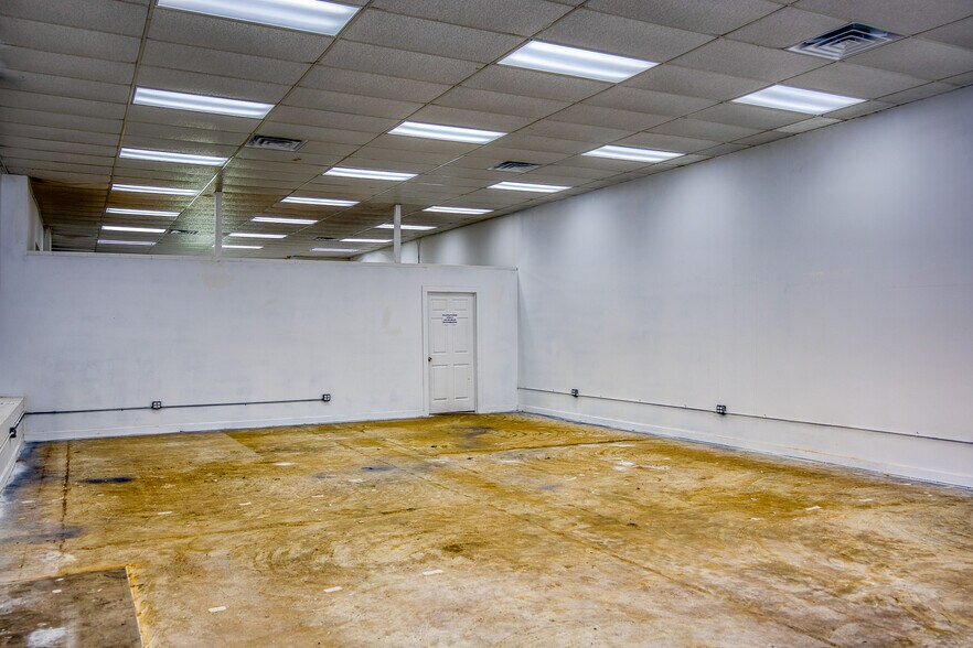More Photos Of 307 E Goliad Ave, Crockett Storefront For Sale