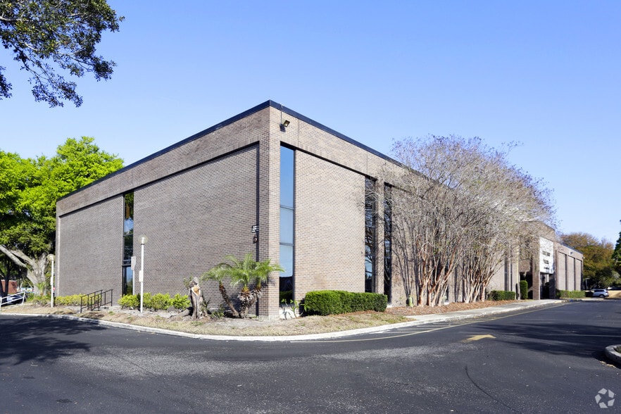 More Photos Of 710 Oakfield Dr, Brandon Office For Lease