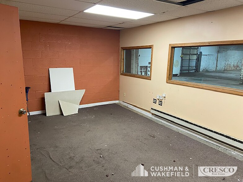 More Photos Of 3301-3303 Lakeside Ave E, Cleveland Warehouse For Lease