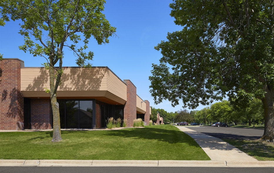 More Photos Of 500 E Travelers Trl, Burnsville Research And Development For Lease