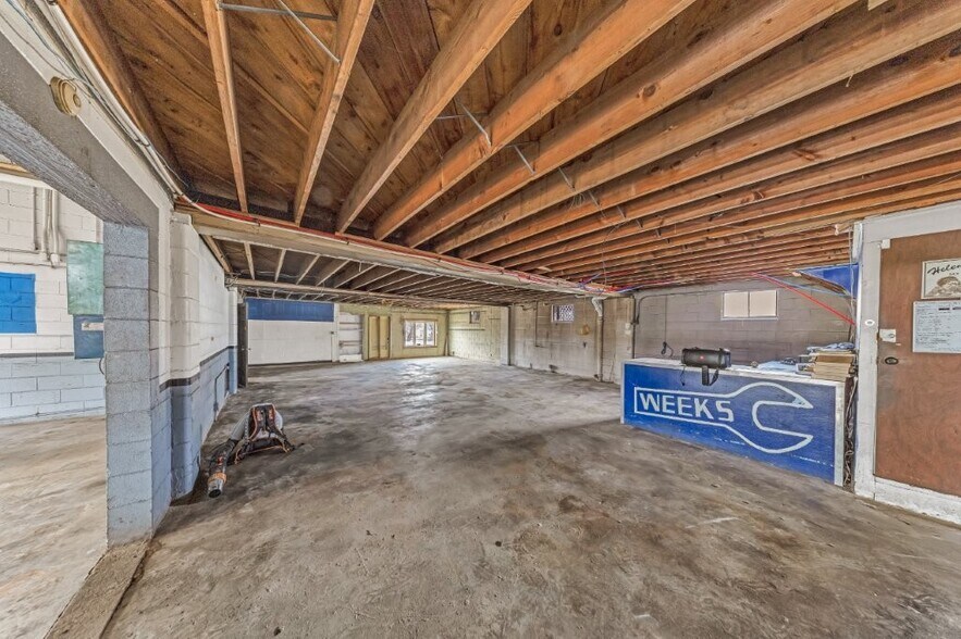 More Photos Of 5982 W State Road 32, Anderson Service Station For Sale