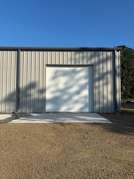 More Photos Of 120 Cox Dr, Yorktown Warehouse For Lease