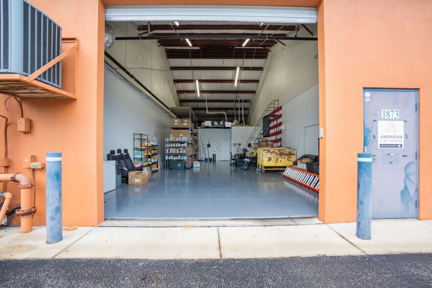 More Photos Of 1867-1881 Porter Lake Dr, Sarasota Warehouse For Sale