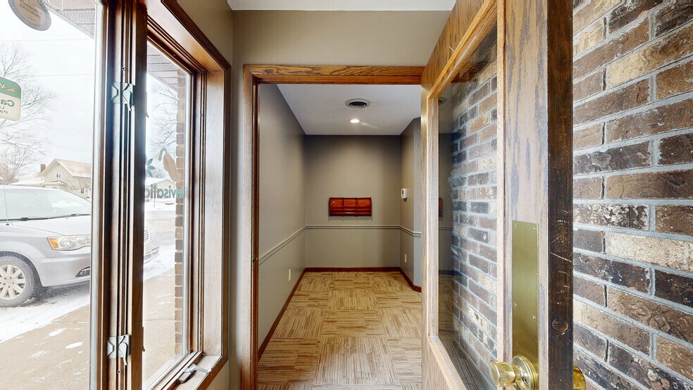 More Photos Of 200-202 S Cherry St, Wittenberg Medical For Sale