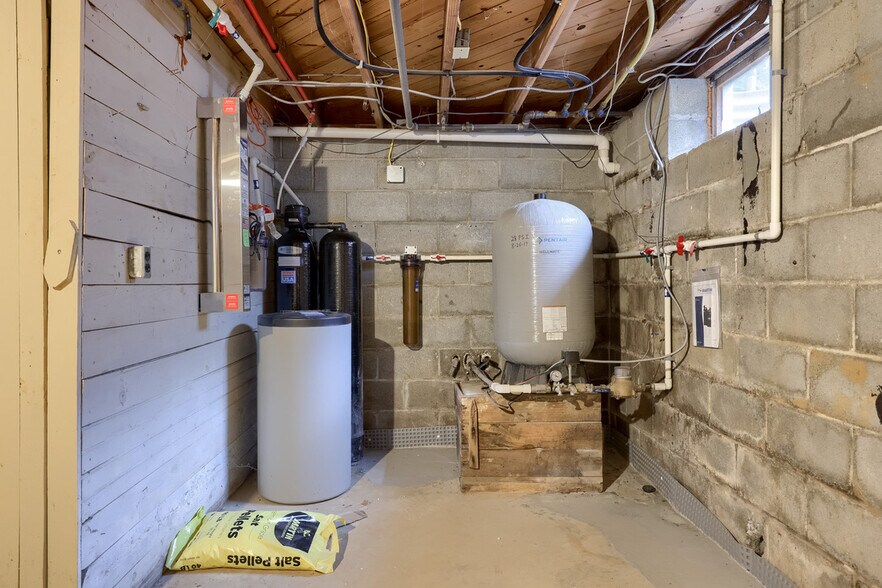 More Photos Of 250 N Reading Rd, Ephrata Office For Sale