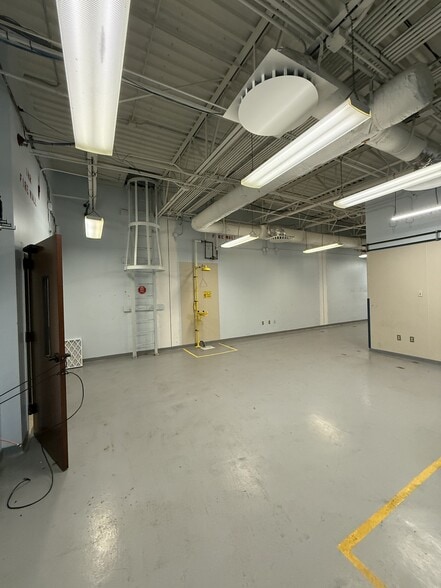 More Photos Of 305 River Dr, LaFollette Medical For Sale