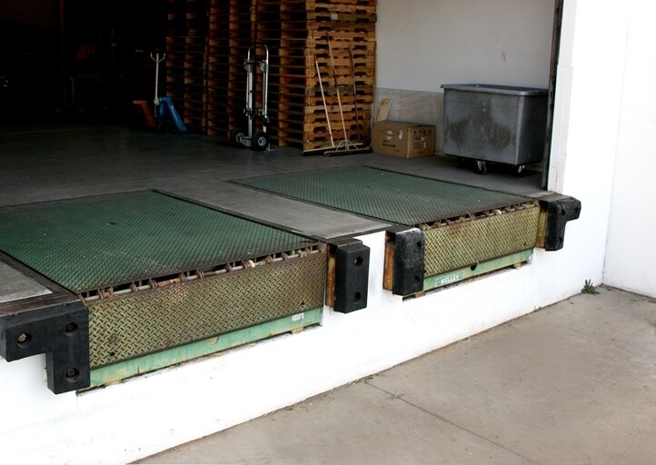 More Photos Of 20740 Plummer St, Chatsworth Warehouse For Lease