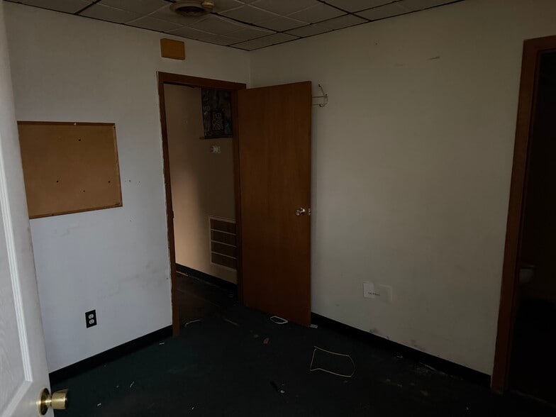 More Photos Of 3000 Wayne Ave, Dayton Freestanding For Sale