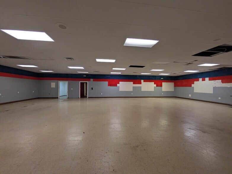 More Photos Of 202 13th Ave E, Bradenton Schools For Lease