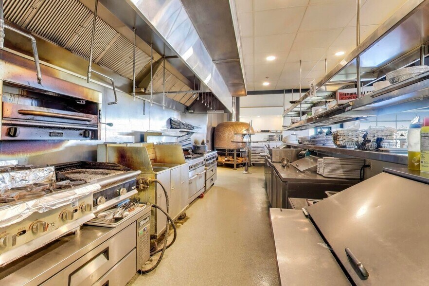 More Photos Of 3552 Market Ln, Kenosha Restaurant For Sale