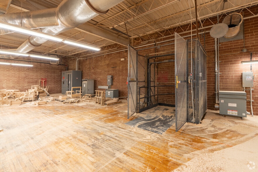 More Photos Of 980 3rd Ave SE, Hickory Warehouse For Sale