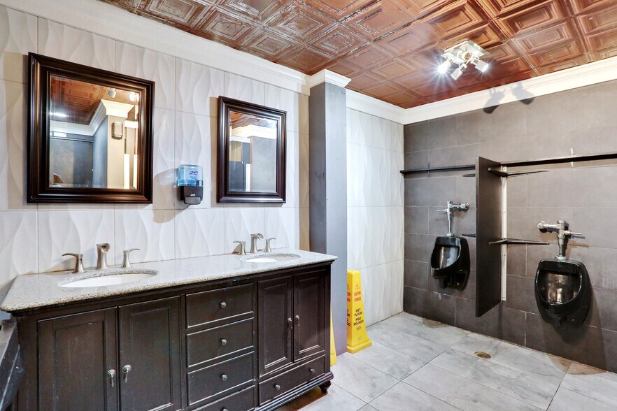 More Photos Of 11475 San Jose Blvd, Jacksonville Bar For Sale