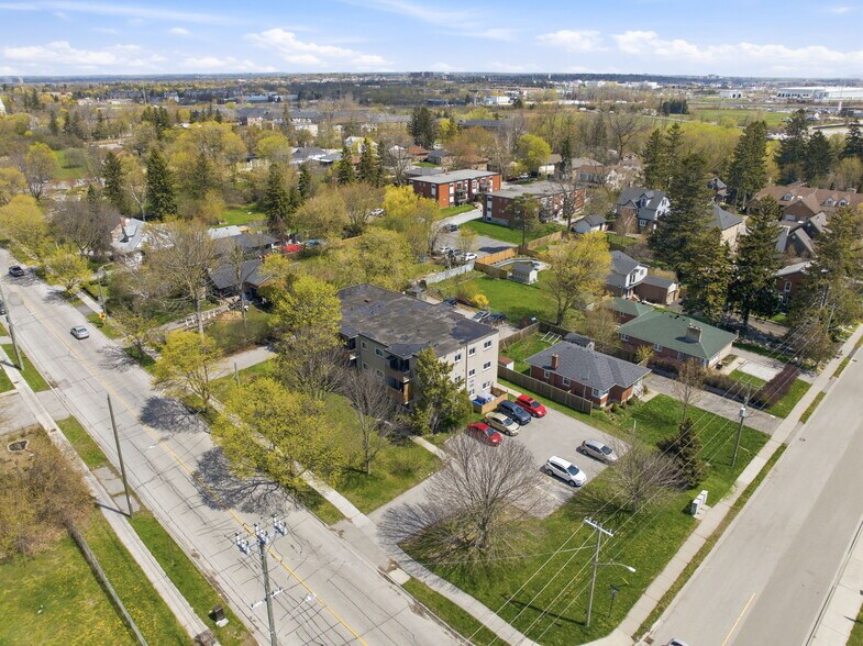 More Photos Of 102 Front St E, Whitby Apartments For Sale