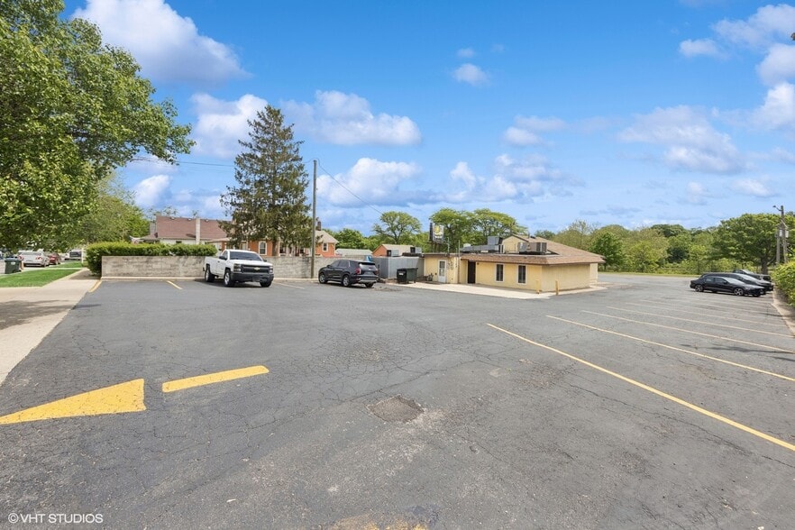 More Photos Of 835 S River St, Aurora Restaurant For Sale