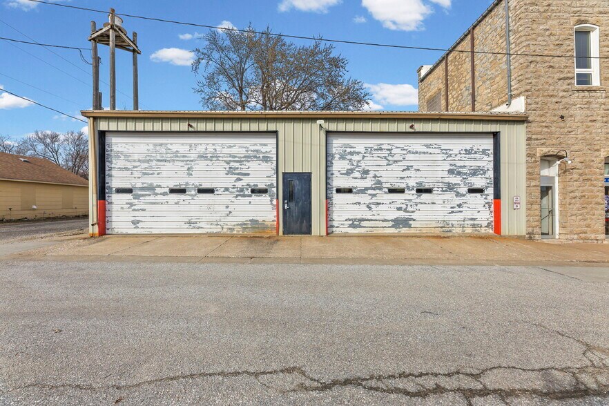More Photos Of 403 Maple St, Overbrook Warehouse For Sale