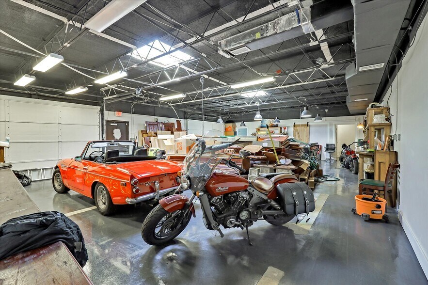 More Photos Of 705 Bond Way, Delray Beach Showroom For Sale