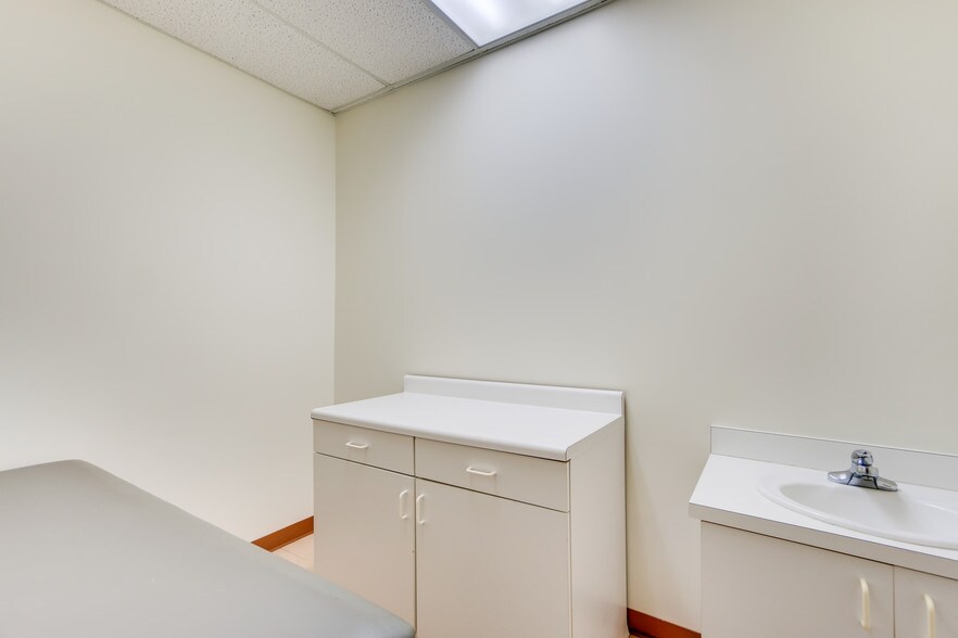 More Photos Of 1202 E Silver Star Rd, Ocoee Medical For Sale