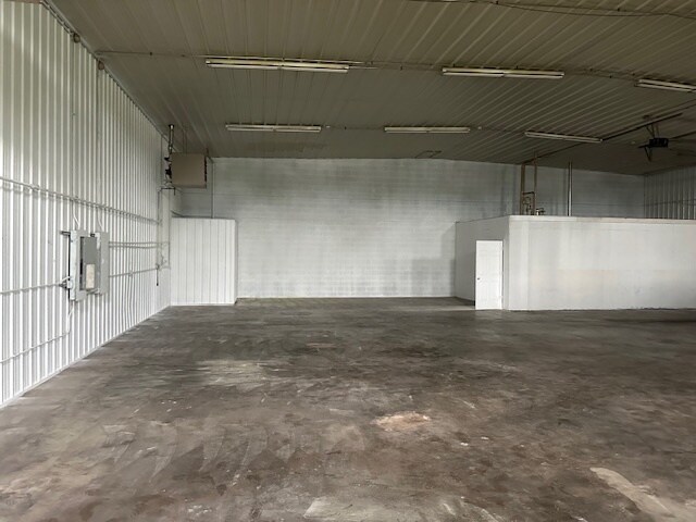 More Photos Of 21601-21627 S Schoolhouse Rd, New Lenox Warehouse For Lease