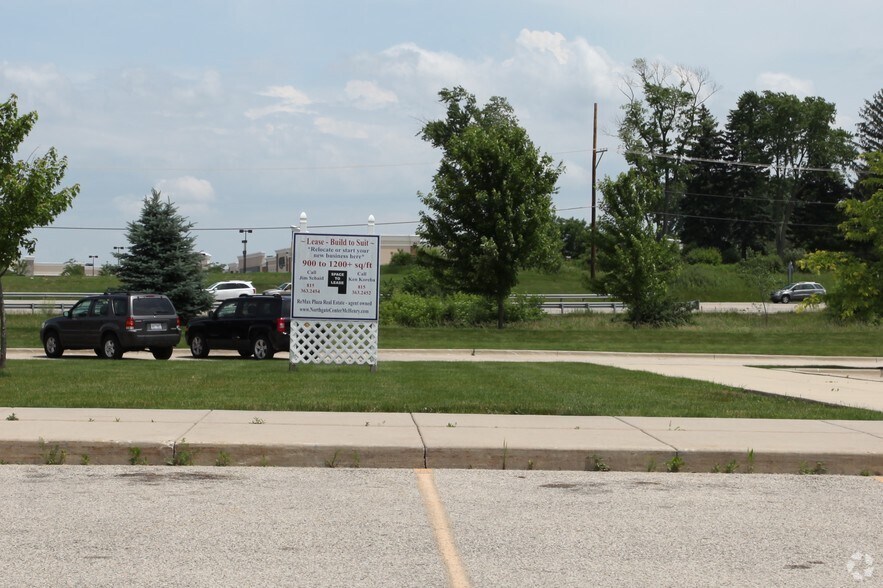 More Photos Of 2616-2640 Schaid Ct, McHenry General Retail For Lease