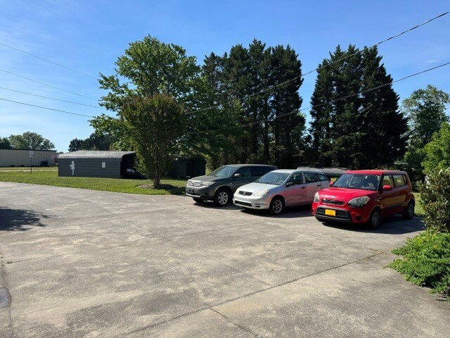 More Photos Of 4909 Boone Trl, Millers Creek Flex For Sale