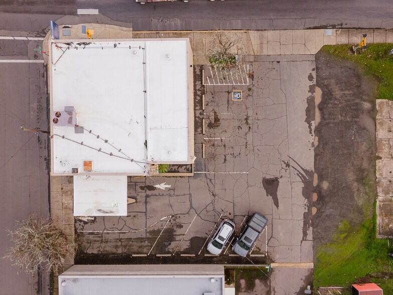 More Photos Of 229 N First St, Drain General Retail For Sale