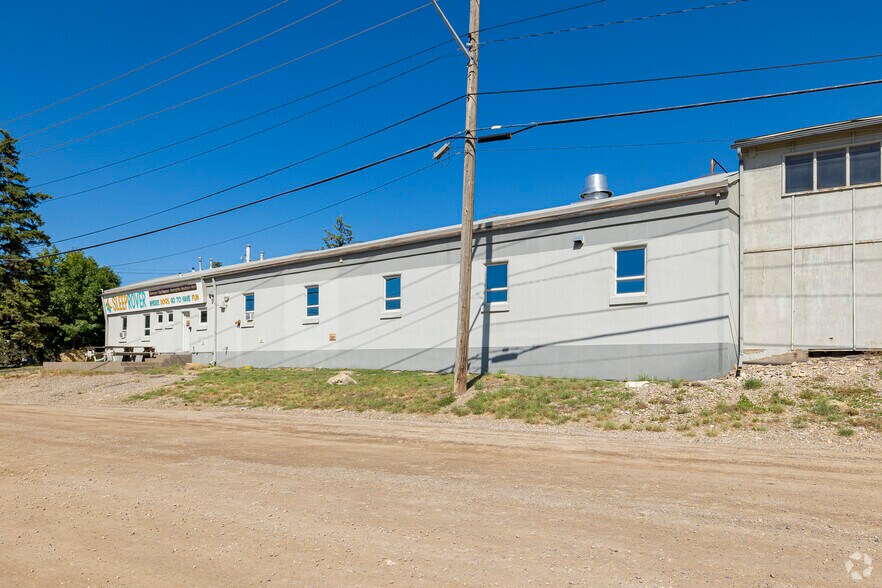 More Photos Of 735 41st Ave NE, Calgary Warehouse For Sale
