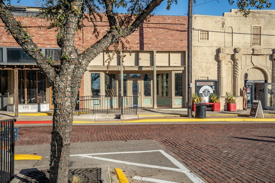 More Photos Of 107 S Main St, Farmersville Storefront For Sale