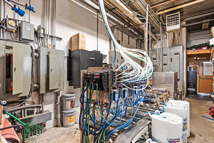 More Photos Of 901 S Main St, Taylor Carwash For Sale