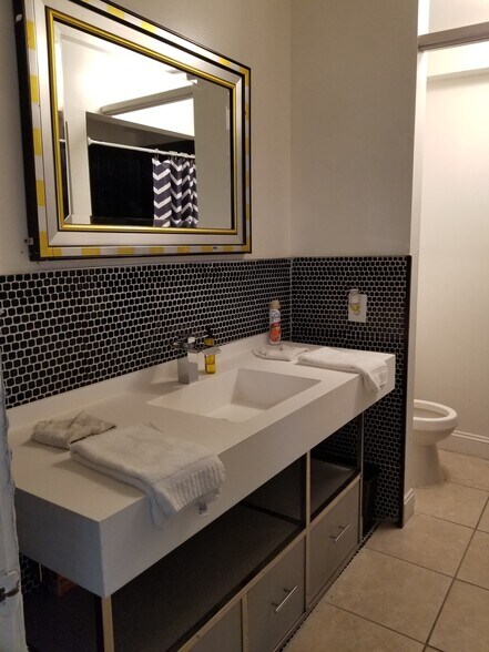 More Photos Of 910 E Sahara Ave, Las Vegas Loft Creative Space For Lease