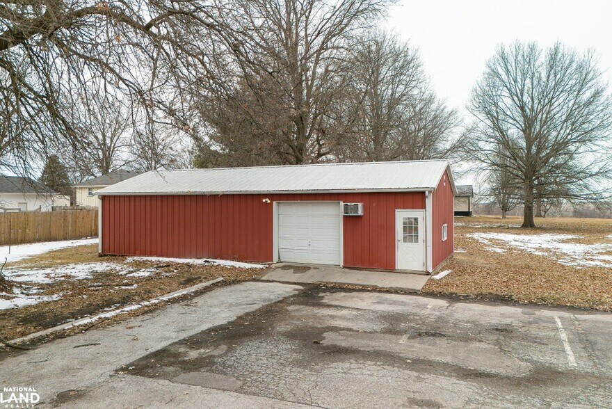 More Photos Of 300 Cedar St, Tarkio Skilled Nursing Facility For Sale
