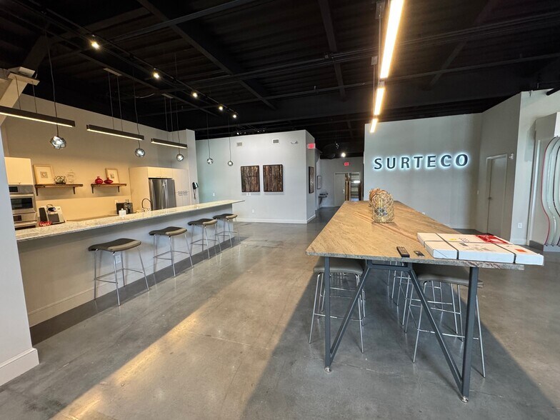 More Photos Of 1330 17th Ave S, Myrtle Beach Showroom For Lease