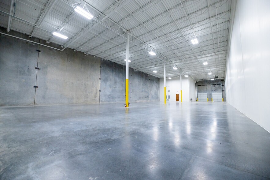 More Photos Of 8480 Esters Blvd, Irving Warehouse For Lease